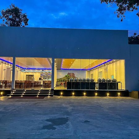 Acme Grand Hotel Habarana Bagian luar foto