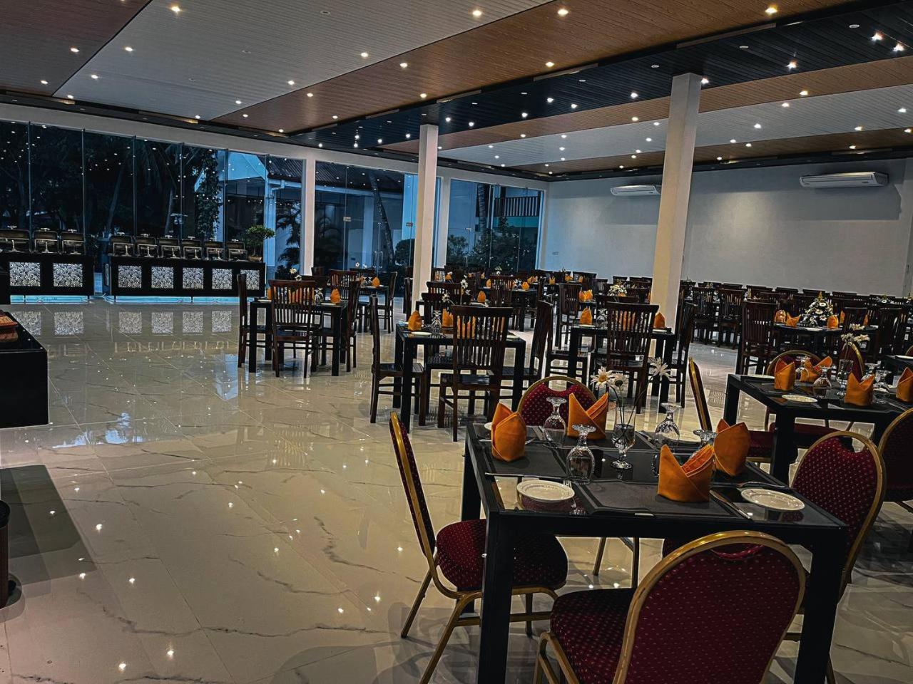 Acme Grand Hotel Habarana Bagian luar foto