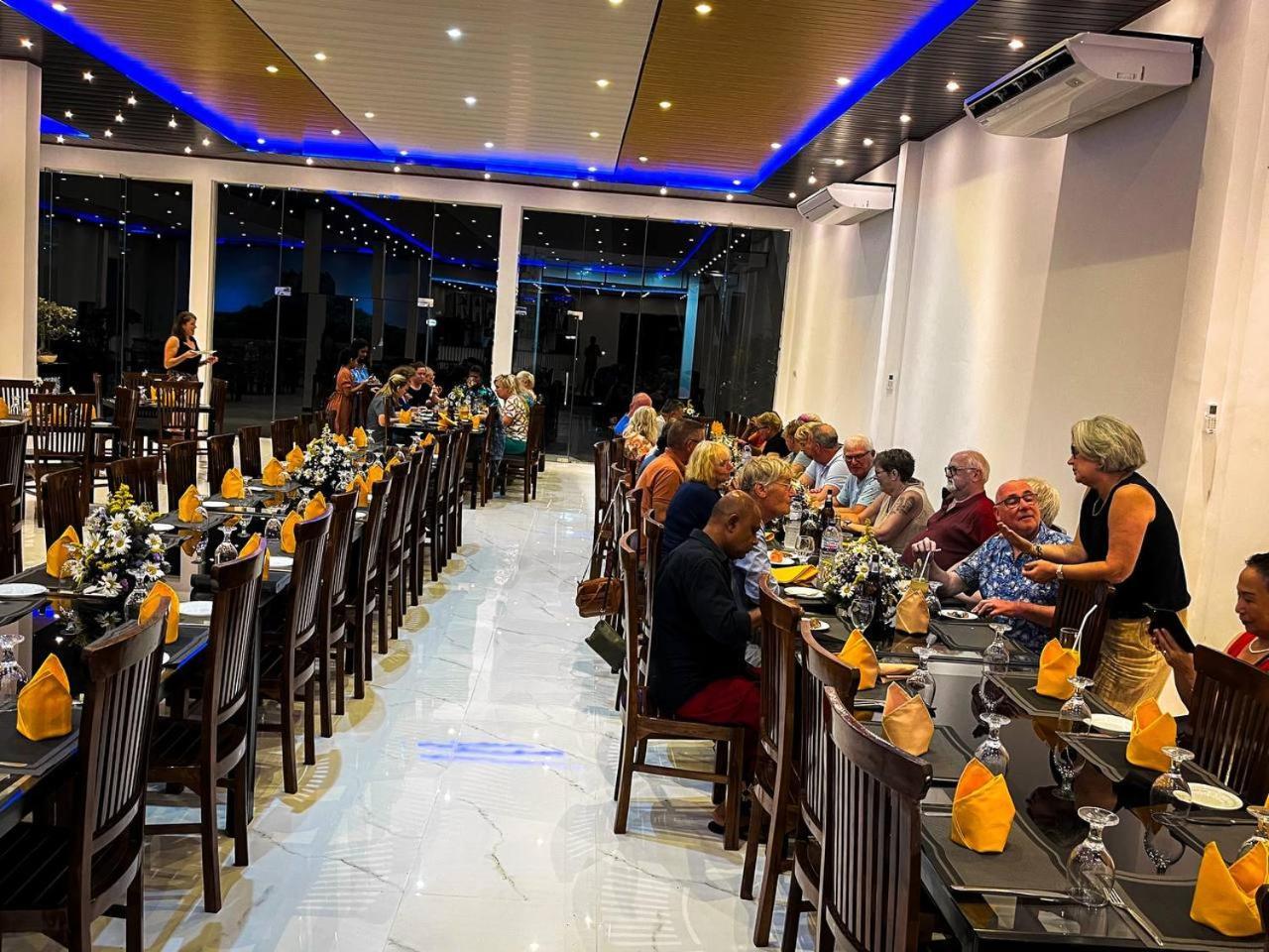 Acme Grand Hotel Habarana Bagian luar foto