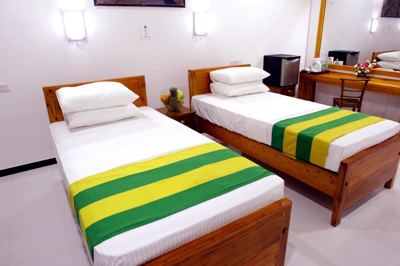 Acme Grand Hotel Habarana Bagian luar foto